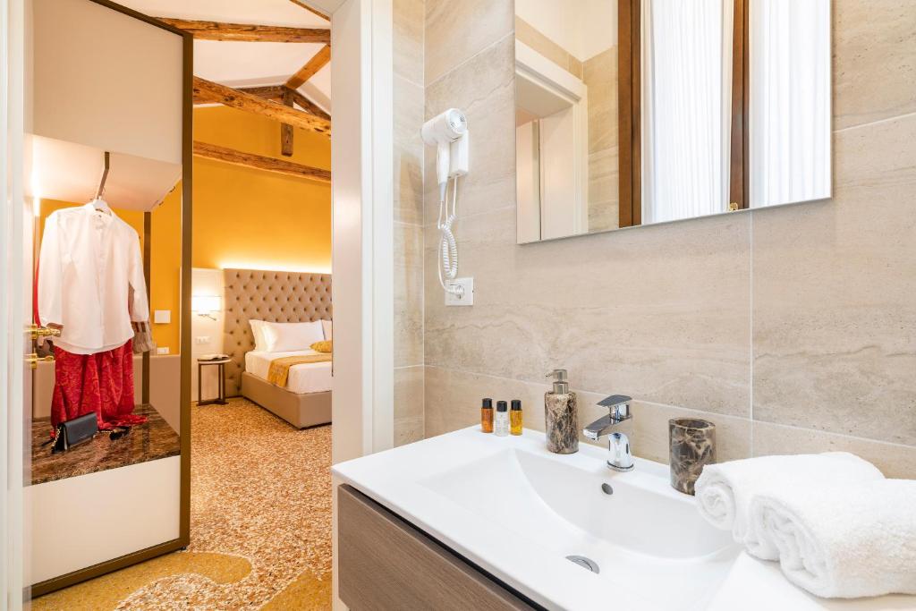 Residenza La Duchessa Deluxe Rooms 8 Residenza La Duchessa Deluxe Rooms 8