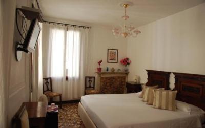 B&B Al Teatro with canal view 10 B&B Al Teatro with canal view 10