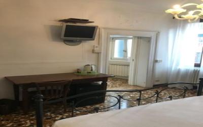 B&B Al Teatro with canal view 7 B&B Al Teatro with canal view 7
