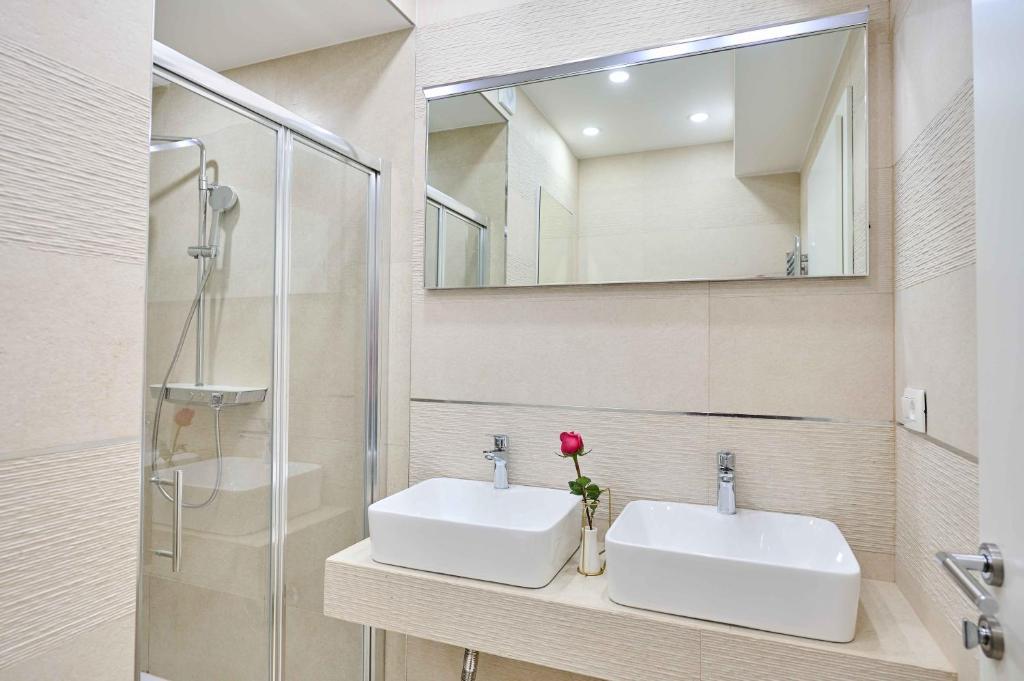 Best location Rooms 2 Best location Rooms 2