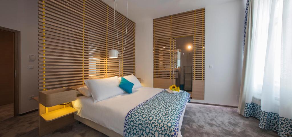 Bed & Atmosphere Rooms 2 Bed & Atmosphere Rooms 2