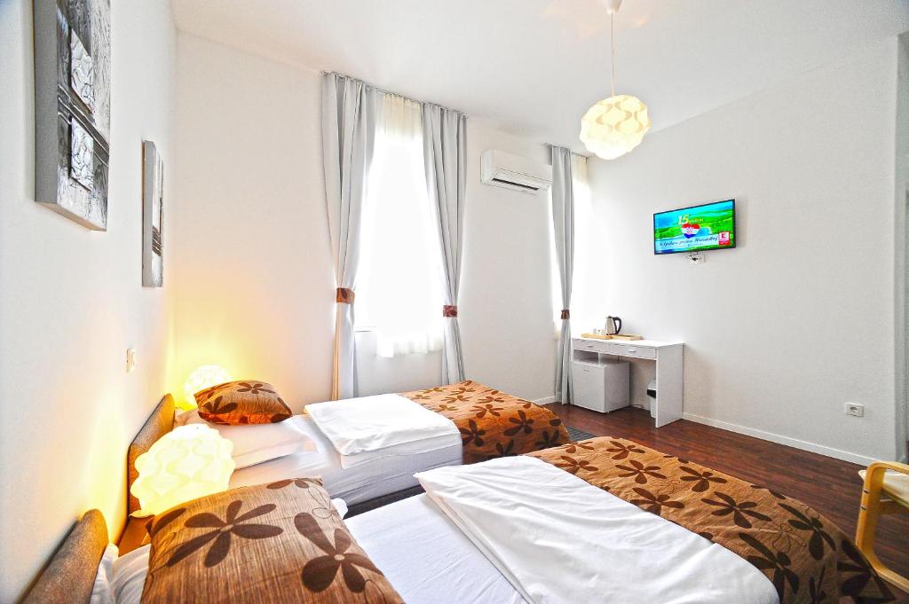 Valenti rooms 7 Valenti rooms 7