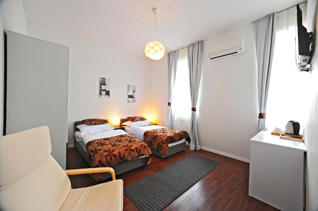 Valenti rooms 6 Valenti rooms 6