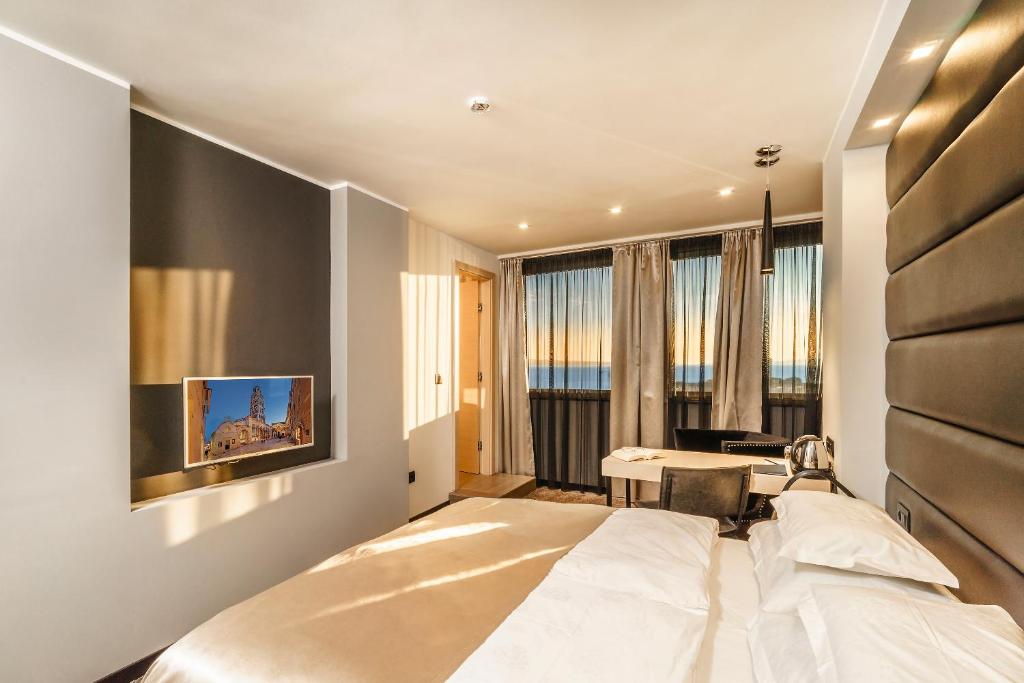 The View Luxury Rooms 9 The View Luxury Rooms 9