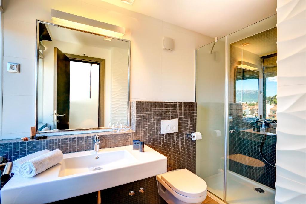 The View Luxury Rooms 8 The View Luxury Rooms 8