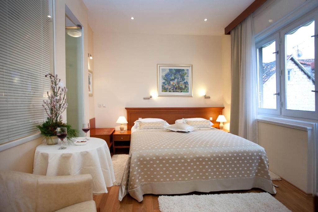 Royal Suites 9 Royal Suites 9
