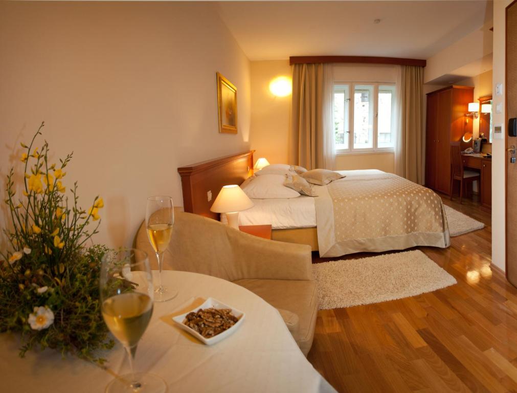 Royal Suites 3 Royal Suites 3