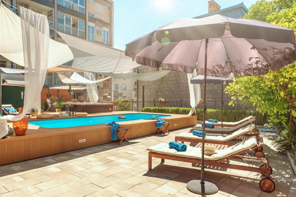 Evala luxury rooms with pool and garden 7 Evala luxury rooms with pool and garden 7