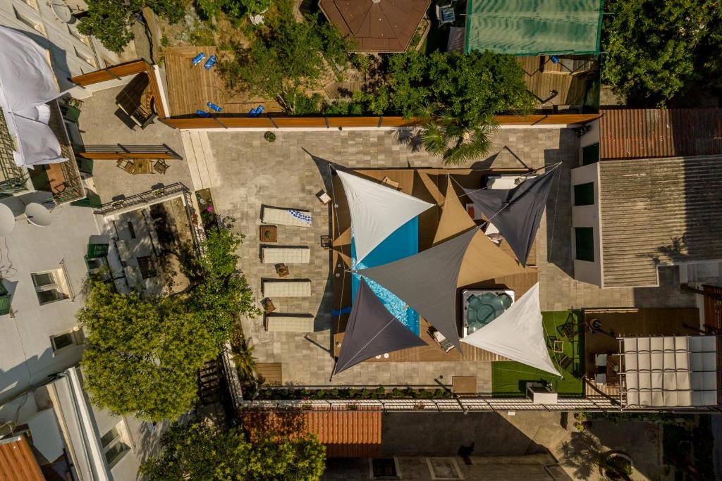 Evala luxury rooms with pool and garden 4 Evala luxury rooms with pool and garden 4