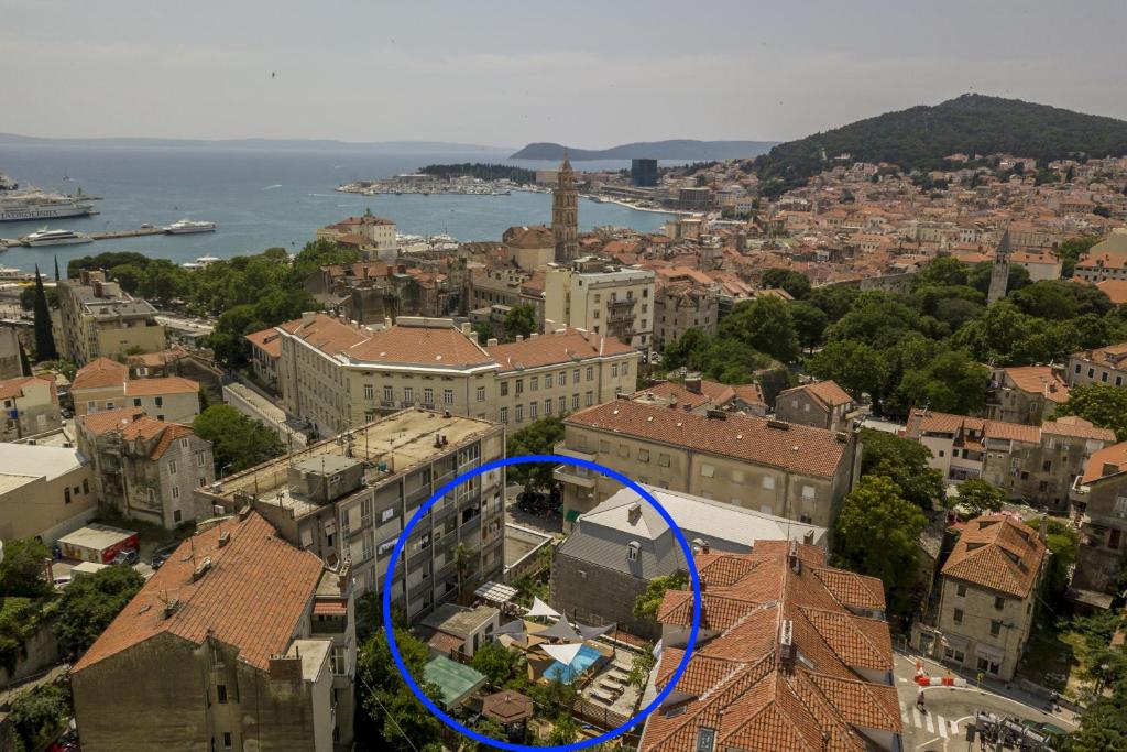 Evala luxury rooms with pool and garden 3 Evala luxury rooms with pool and garden 3