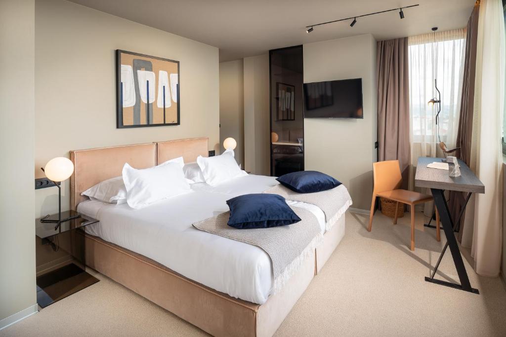 Royal Suites-Sky 2 Royal Suites-Sky 2