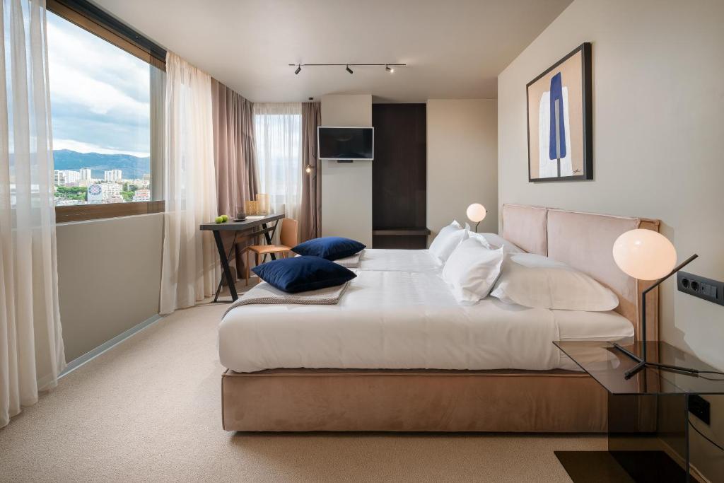 Royal Suites-Sky 9 Royal Suites-Sky 9