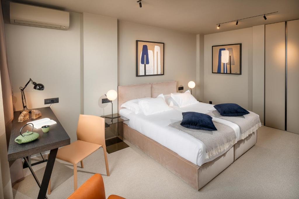 Royal Suites-Sky 8 Royal Suites-Sky 8
