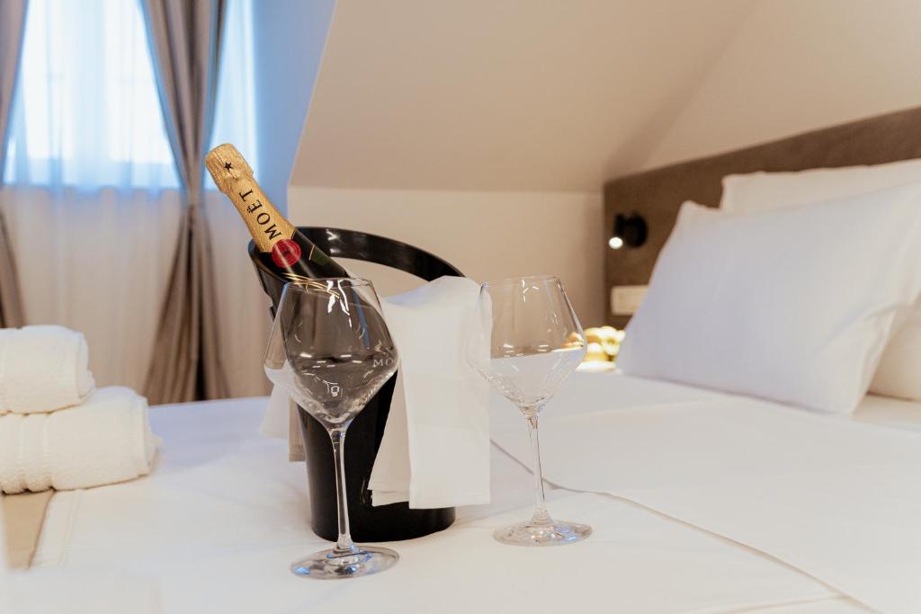 Sea view luxury rooms in Diocletian's palace 8 Sea view luxury rooms in Diocletian's palace 8