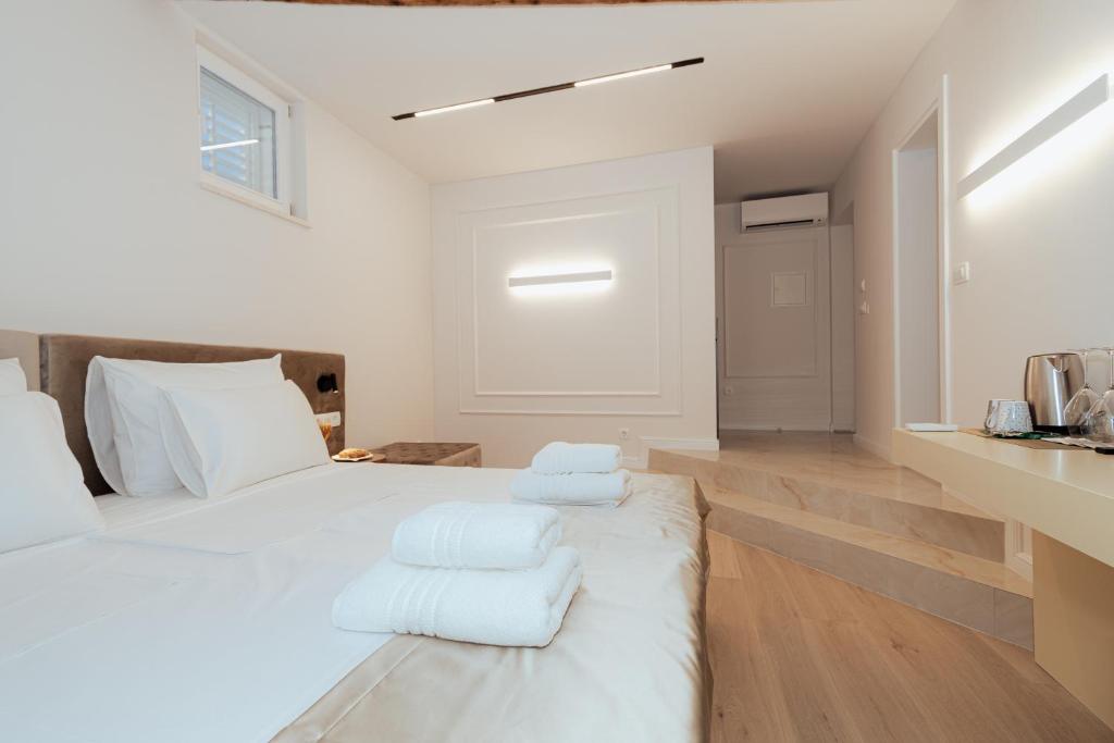 Sea view luxury rooms in Diocletian's palace 4 Sea view luxury rooms in Diocletian's palace 4