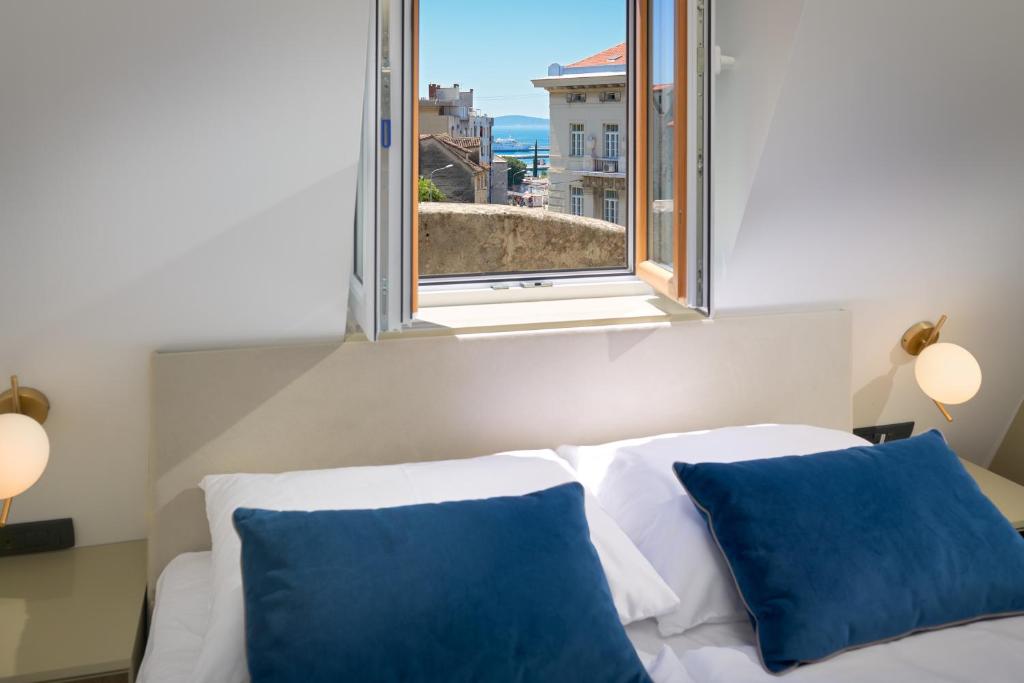 Flos Luxury Rooms 5 Flos Luxury Rooms 5