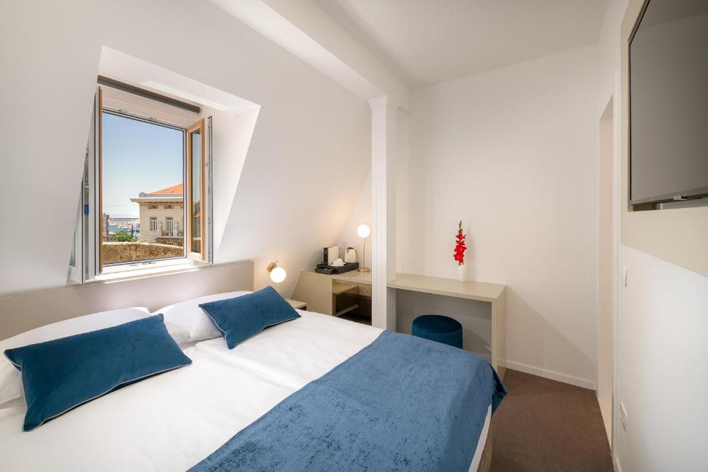 Flos Luxury Rooms 4 Flos Luxury Rooms 4