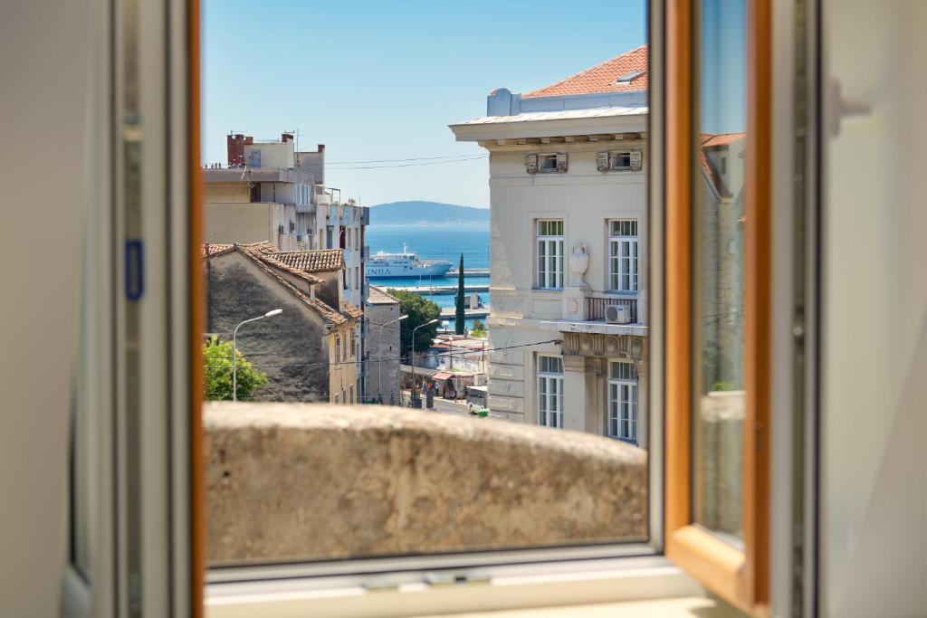Flos Luxury Rooms 3 Flos Luxury Rooms 3