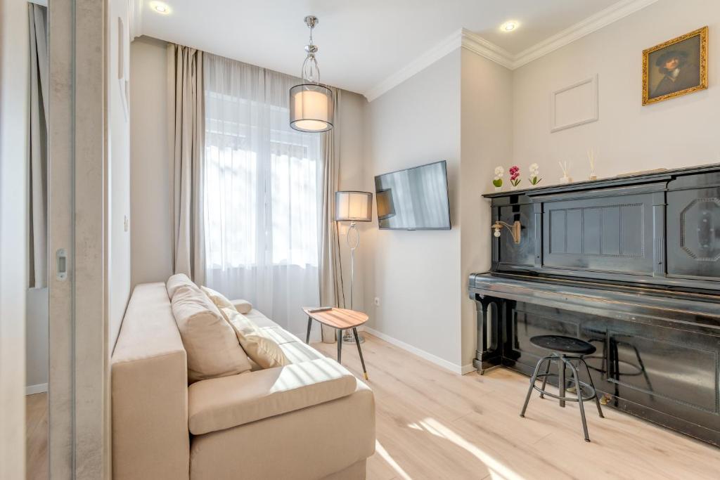 Piano Suites 8 Piano Suites 8