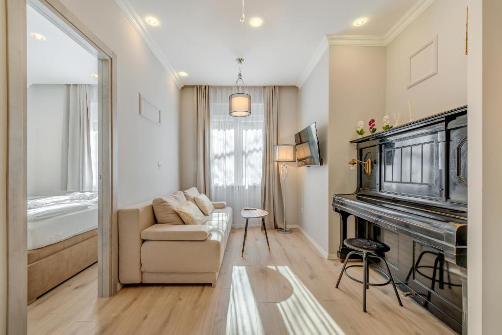 Piano Suites 9 Piano Suites 9