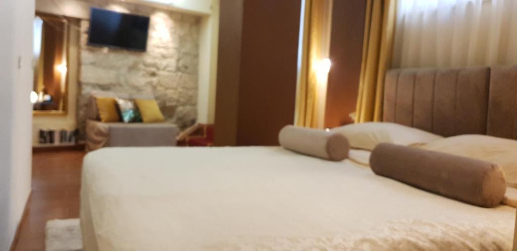 Authentic Luxury Rooms 8 Authentic Luxury Rooms 8