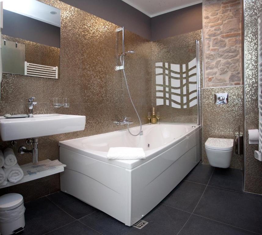 Authentic Luxury Rooms 7 Authentic Luxury Rooms 7