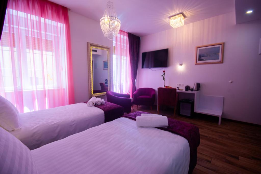 Center Luxury Rooms 3 7 Center Luxury Rooms 3 7