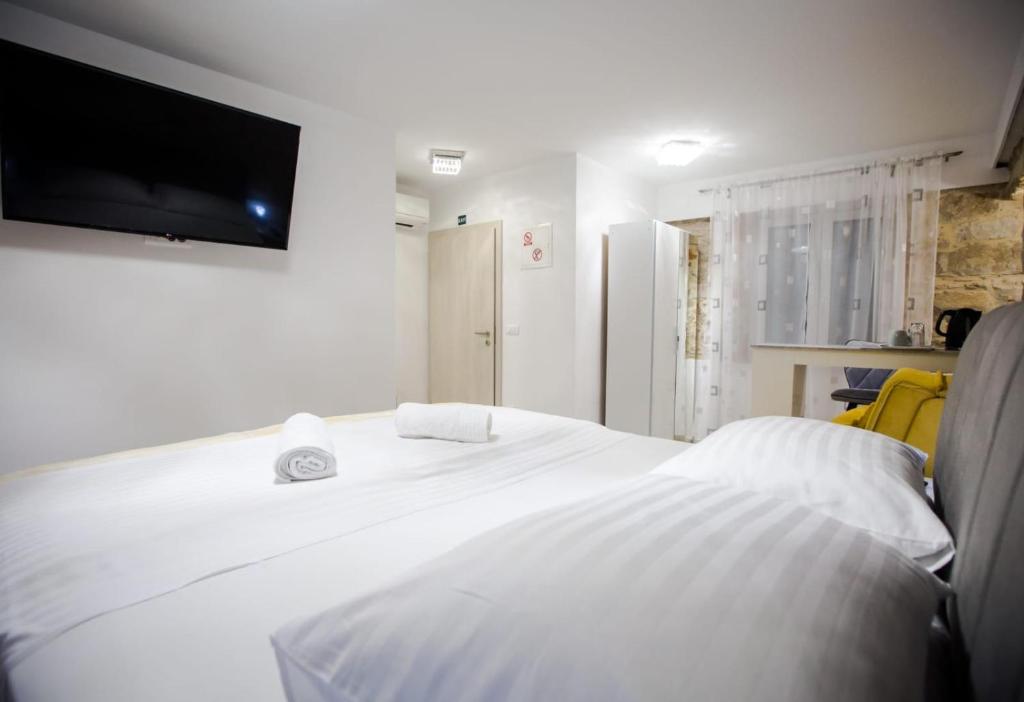 Lions luxury rooms 8 Lions luxury rooms 8
