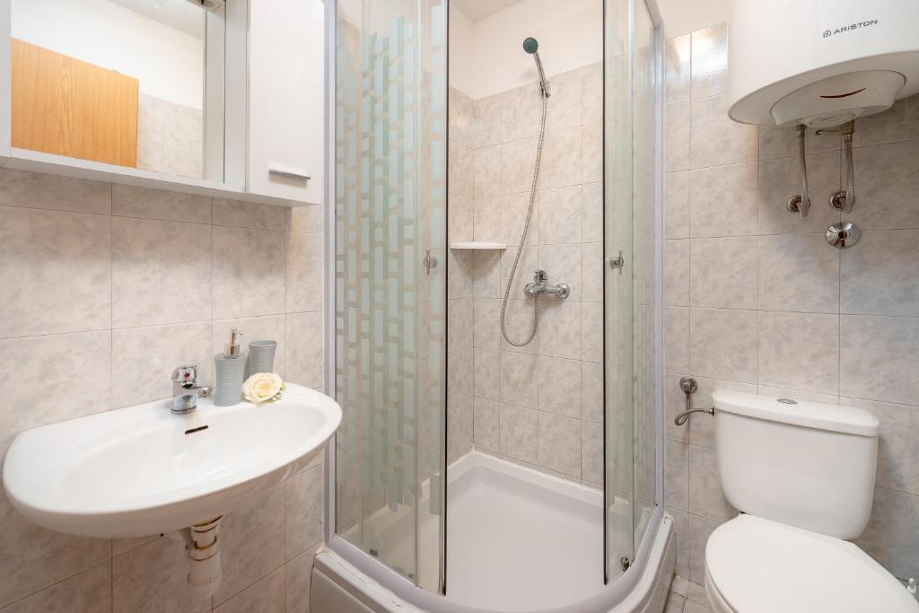 Damira Rooms 9 Damira Rooms 9