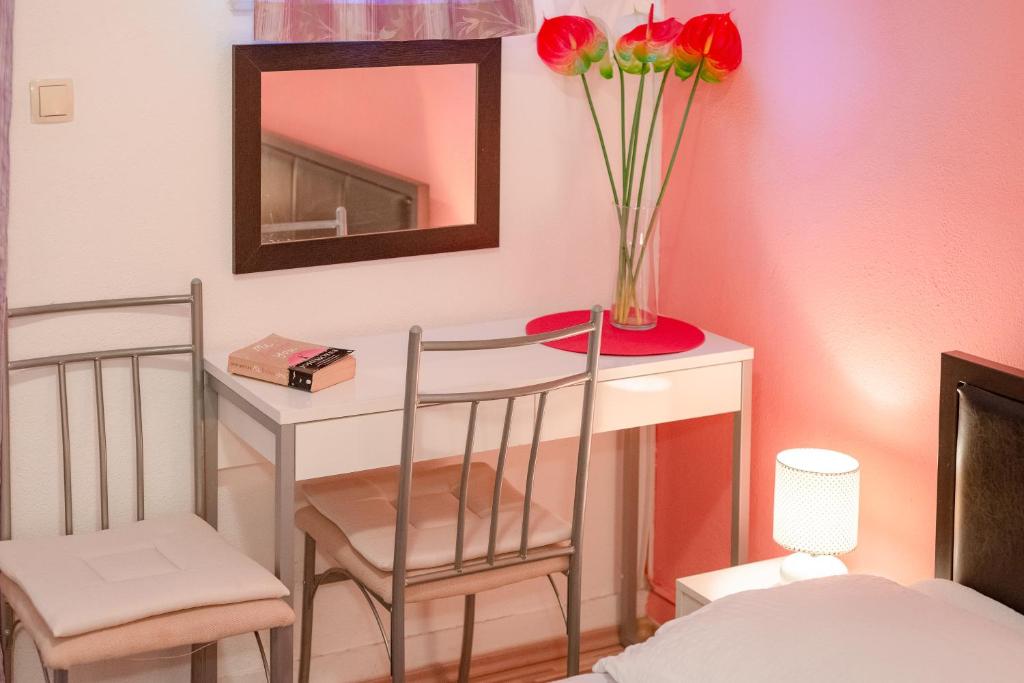Damira Rooms 3 Damira Rooms 3