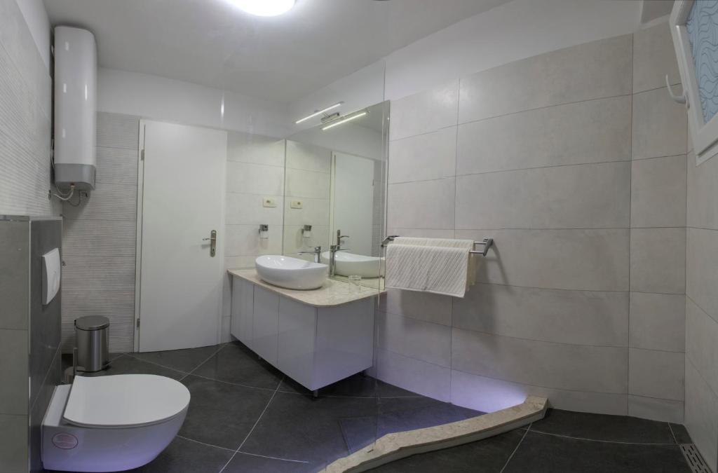 Palace Luxury Room 7 Palace Luxury Room 7