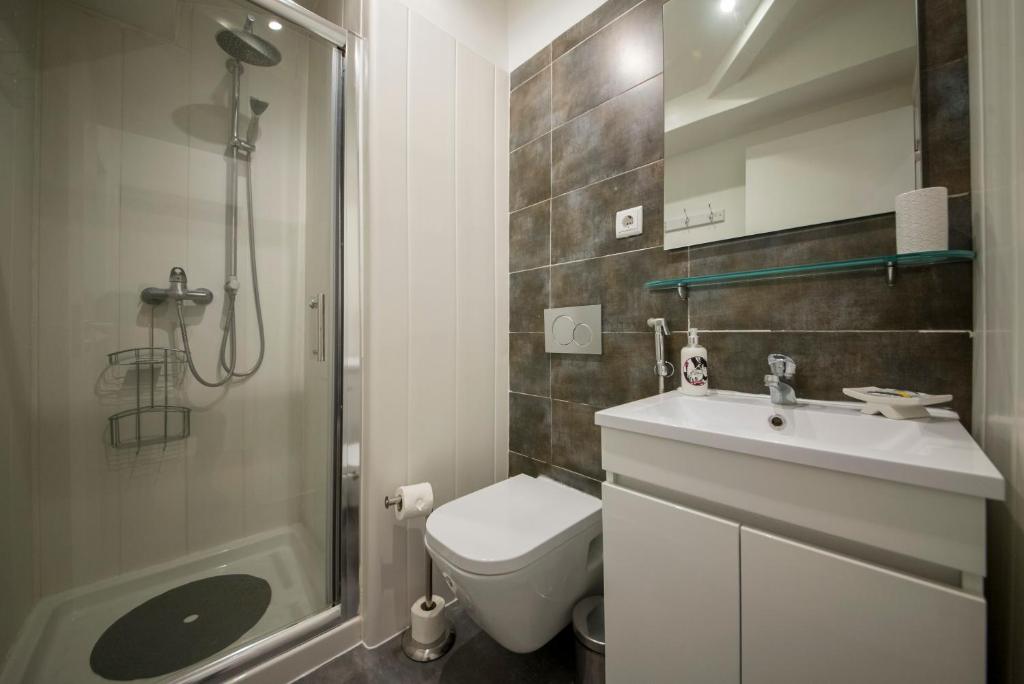 A Captivating Apartment close to River Tagus in Lisbon 7 A Captivating Apartment close to River Tagus in Lisbon 7