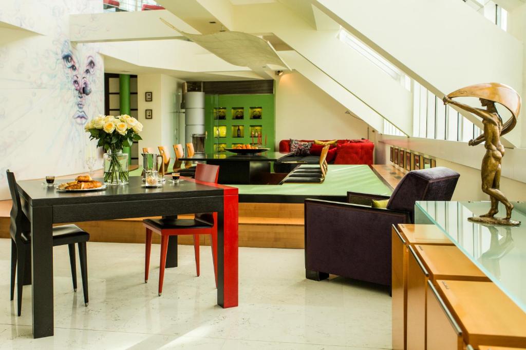 House of Time - Fancy Suites 8 House of Time - Fancy Suites 8