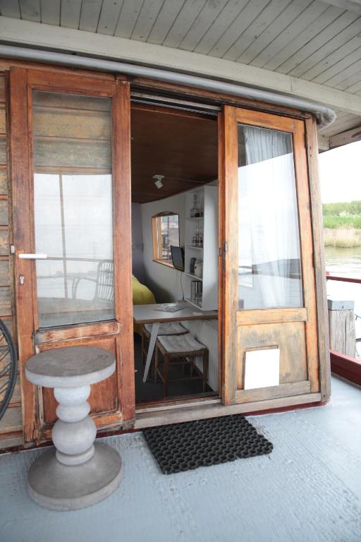 Bed in Boat Amsterdam 2 Bed in Boat Amsterdam 2