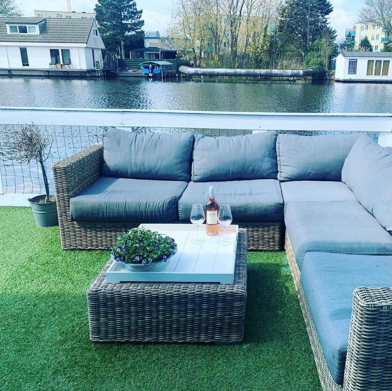 Amster Houseboat Bed without Breakfast 4 Amster Houseboat Bed without Breakfast 4