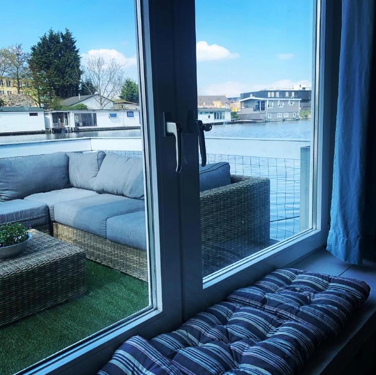 Amster Houseboat Bed without Breakfast 9 Amster Houseboat Bed without Breakfast 9