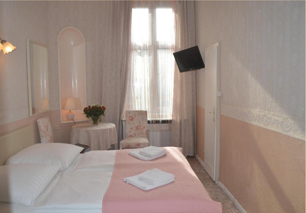 Hotel Pension Bella 8 Hotel Pension Bella 8