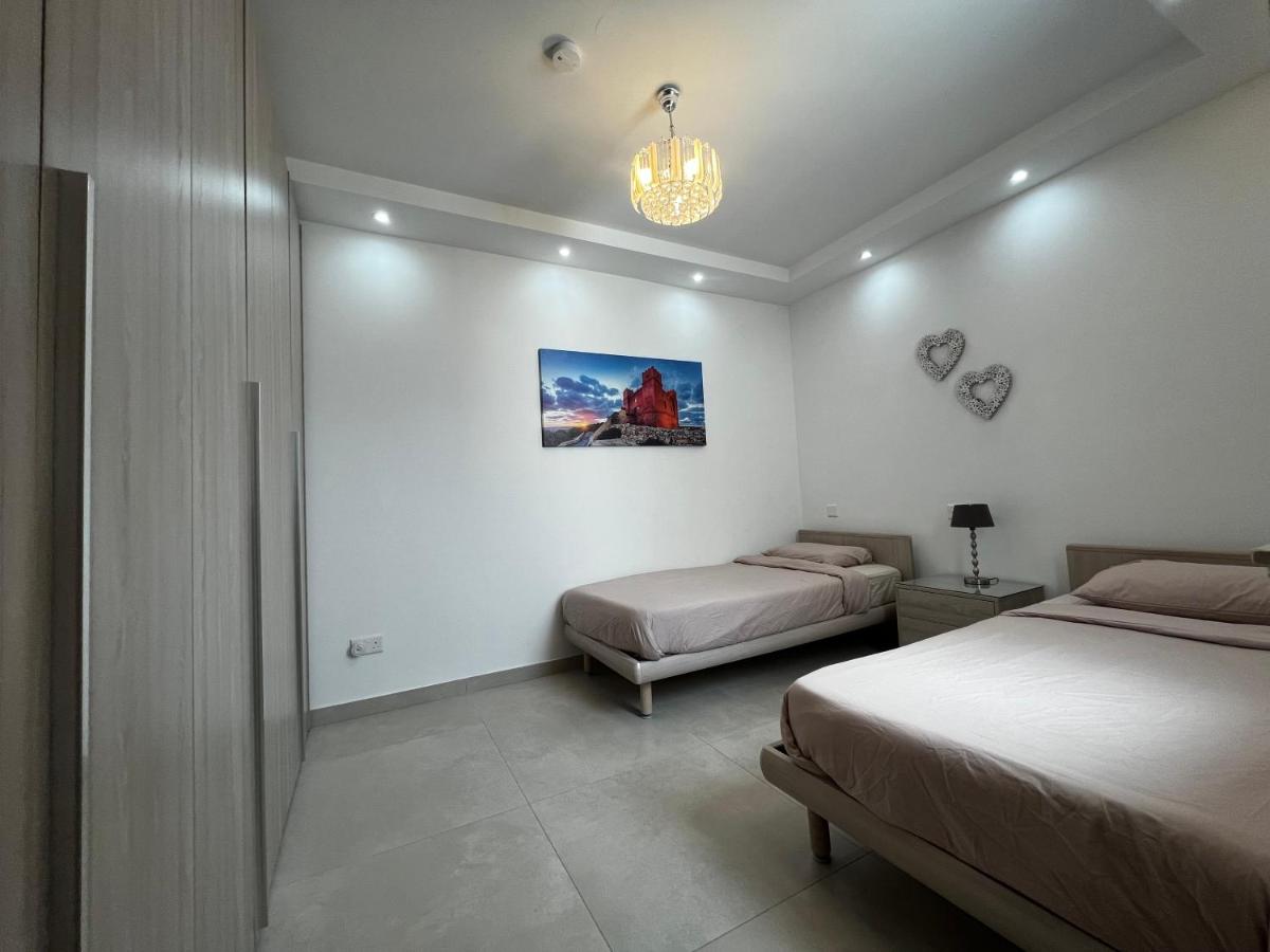 Stunning penthouse, 2 bedroom, heart of Sliema 7 Stunning penthouse, 2 bedroom, heart of Sliema 7