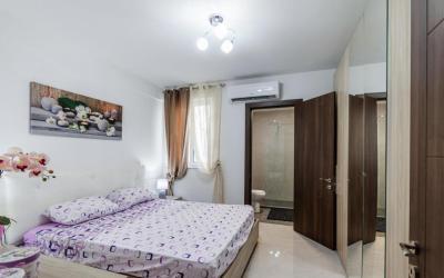 Bright & Spacious Apartment 4 Bright & Spacious Apartment 4