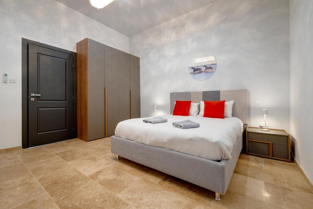 Top Location 1 Bedroom with Terrace 6 Top Location 1 Bedroom with Terrace 6
