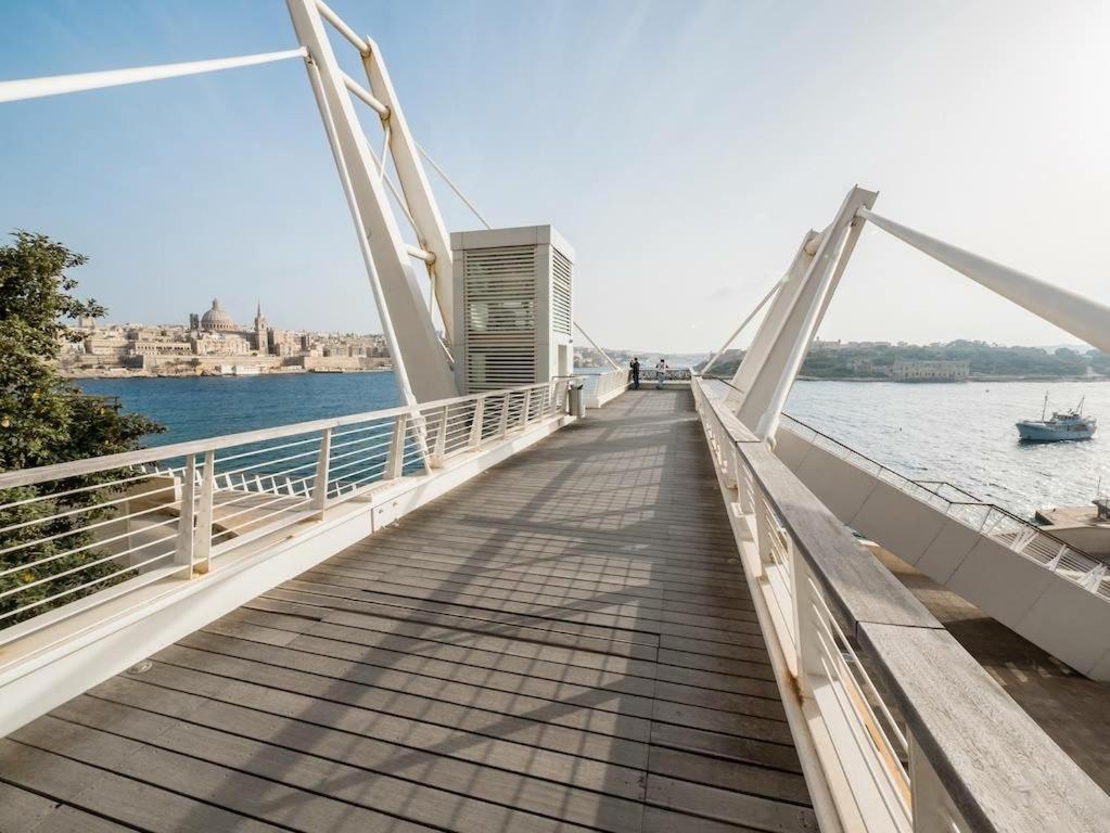 Top Location 1 Bedroom with Terrace 3 Top Location 1 Bedroom with Terrace 3