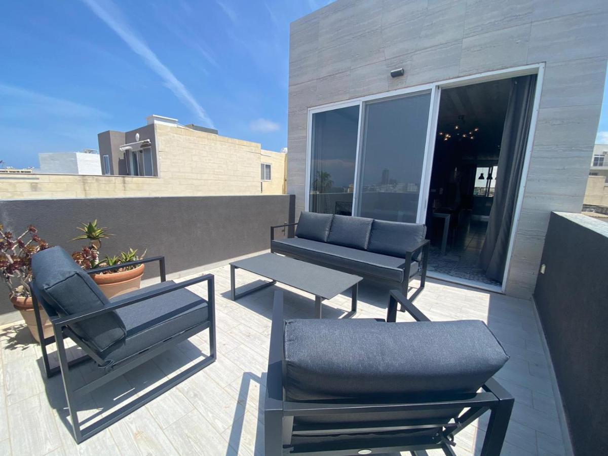 Sliema Distant Seaview Penthouse 3 Sliema Distant Seaview Penthouse 3
