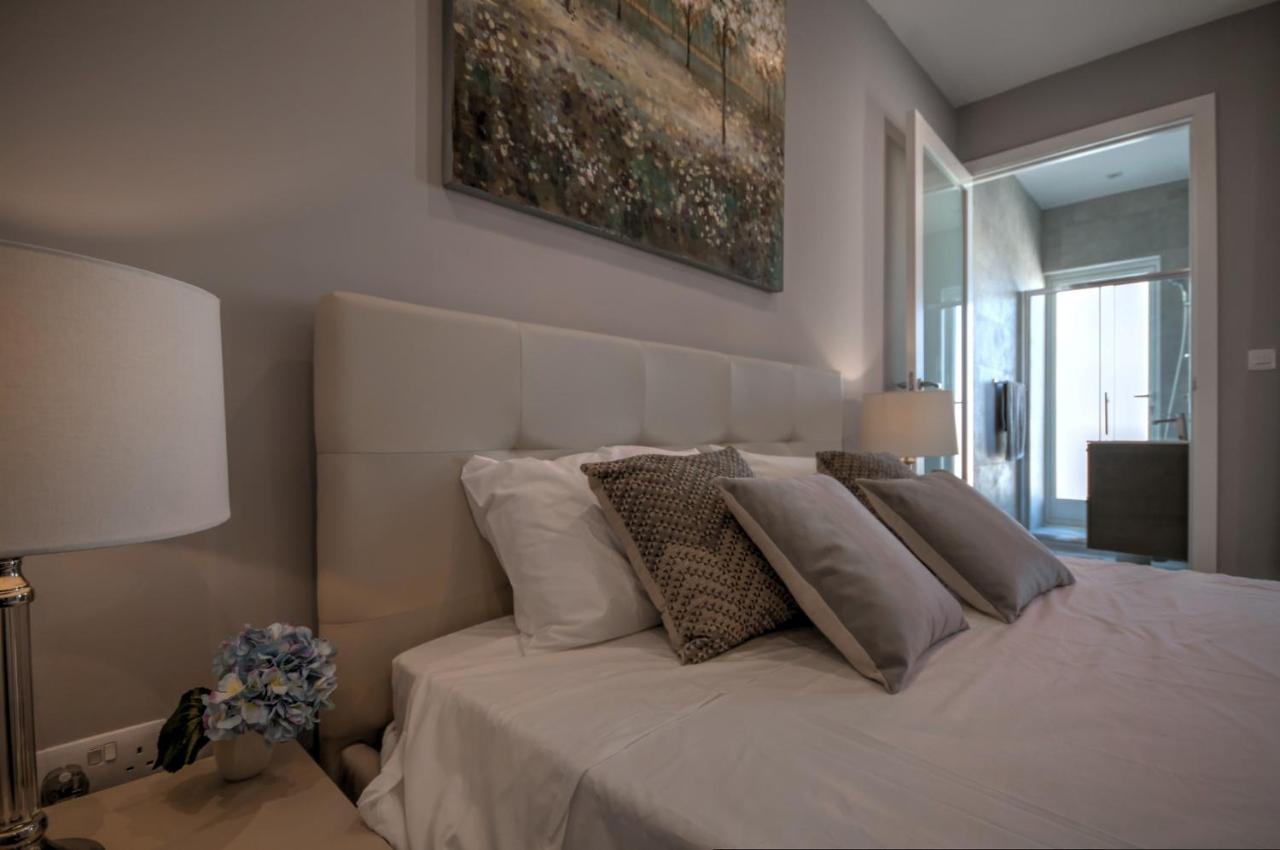 Penthouse Deluxe 8 Penthouse Deluxe 8