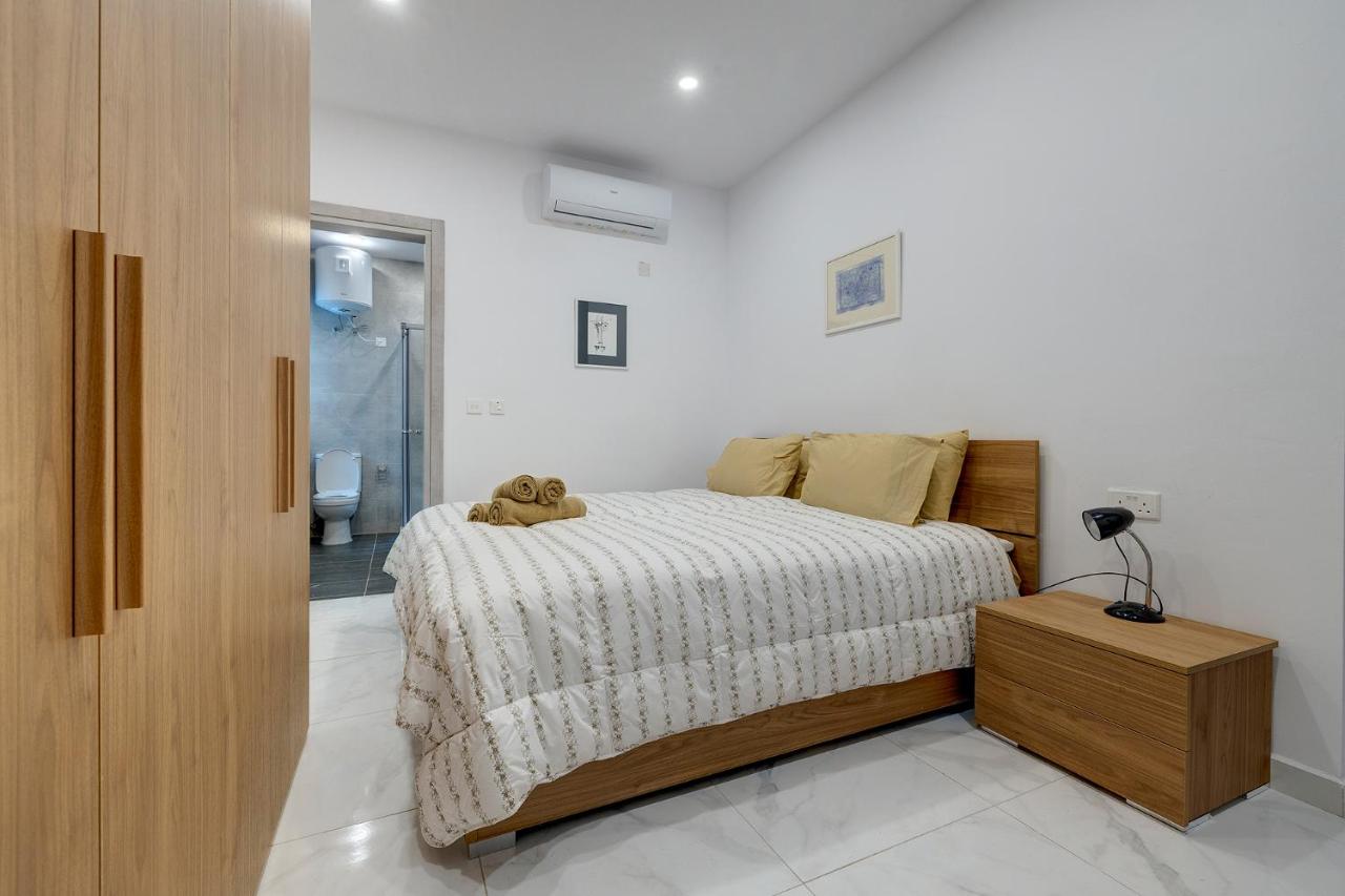 Modern Family Holiday Retreat in Gzira 8 Modern Family Holiday Retreat in Gzira 8