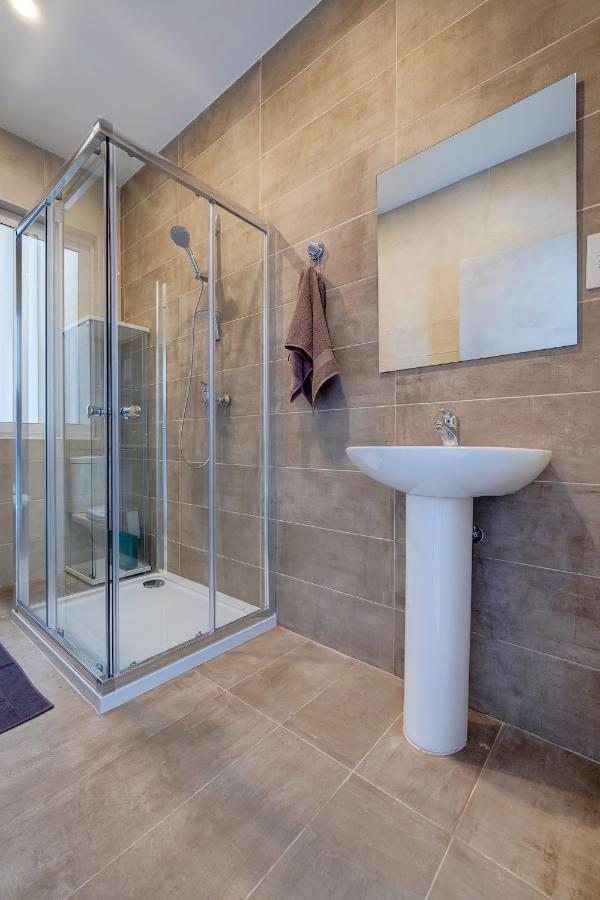 Modern Family Holiday Retreat in Gzira 6 Modern Family Holiday Retreat in Gzira 6