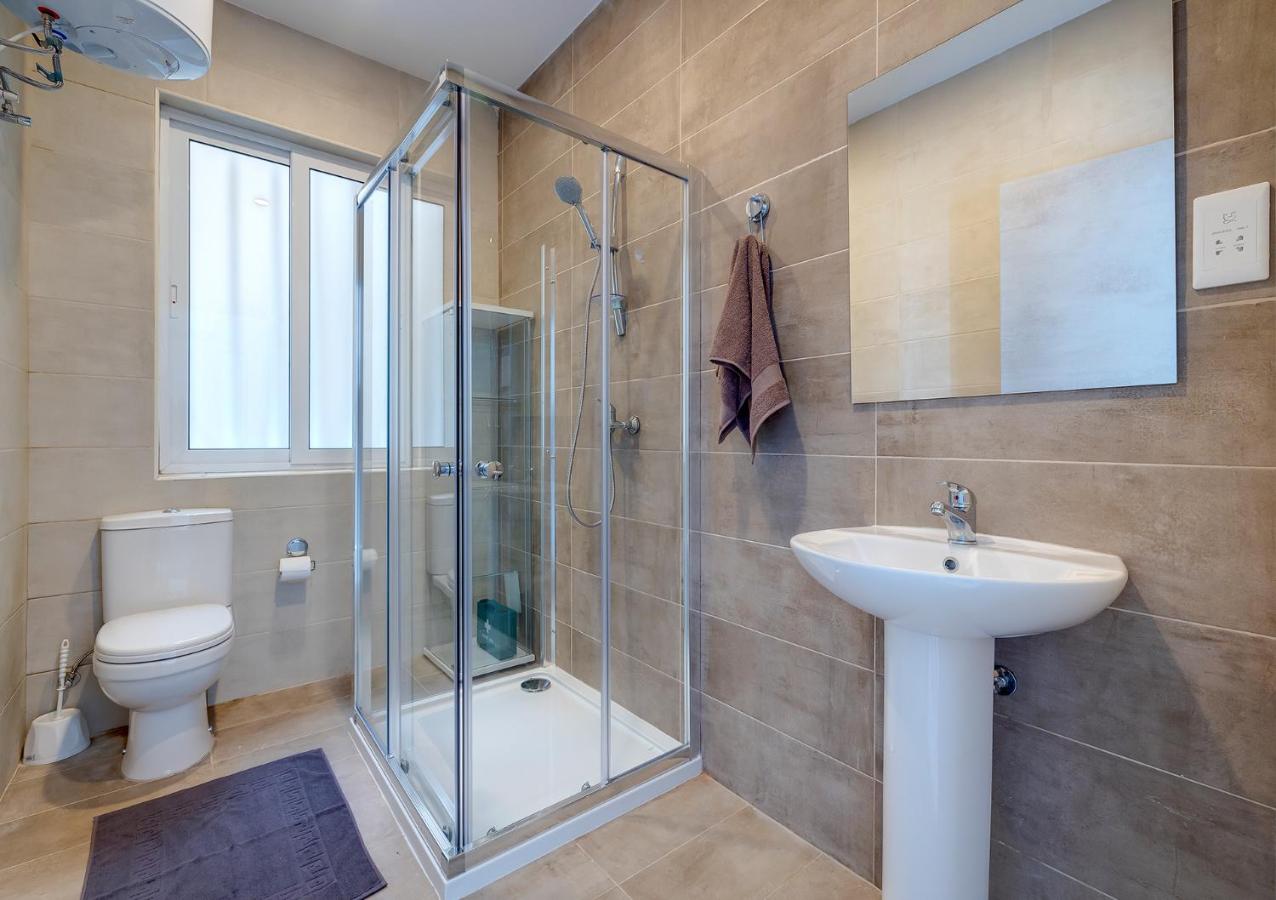 Modern Family Holiday Retreat in Gzira 5 Modern Family Holiday Retreat in Gzira 5