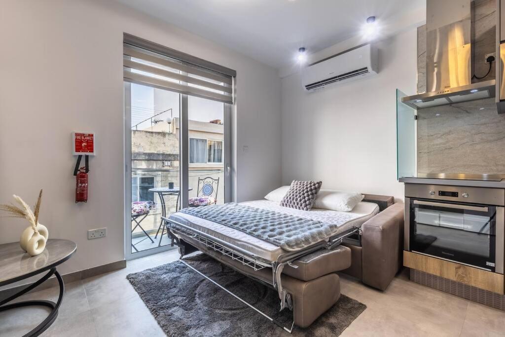 Nocturnal Elegance Apartment by Solea 3 Nocturnal Elegance Apartment by Solea 3
