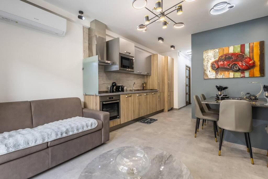 Nocturnal Elegance Apartment by Solea 5 Nocturnal Elegance Apartment by Solea 5