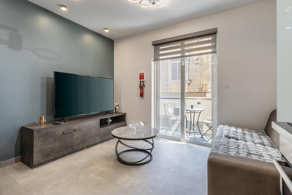 Nocturnal Elegance Apartment by Solea 6 Nocturnal Elegance Apartment by Solea 6