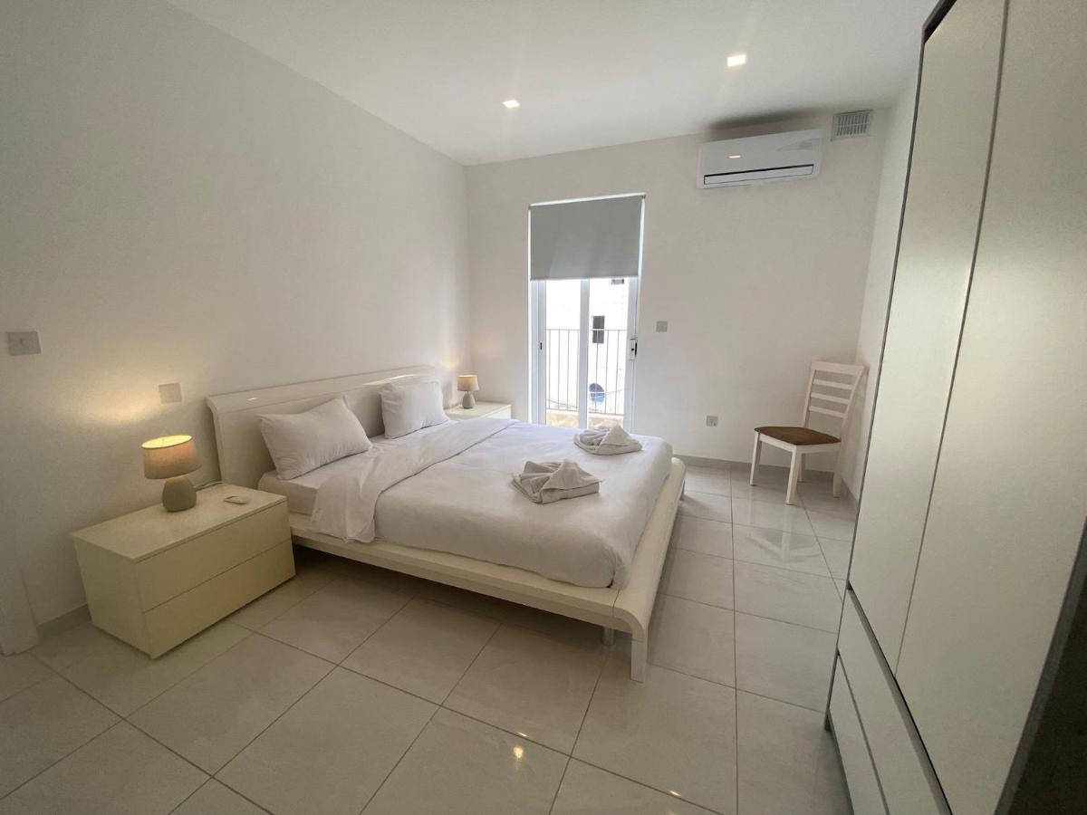Spectacular Distant Seaview Apt 3 Spectacular Distant Seaview Apt 3